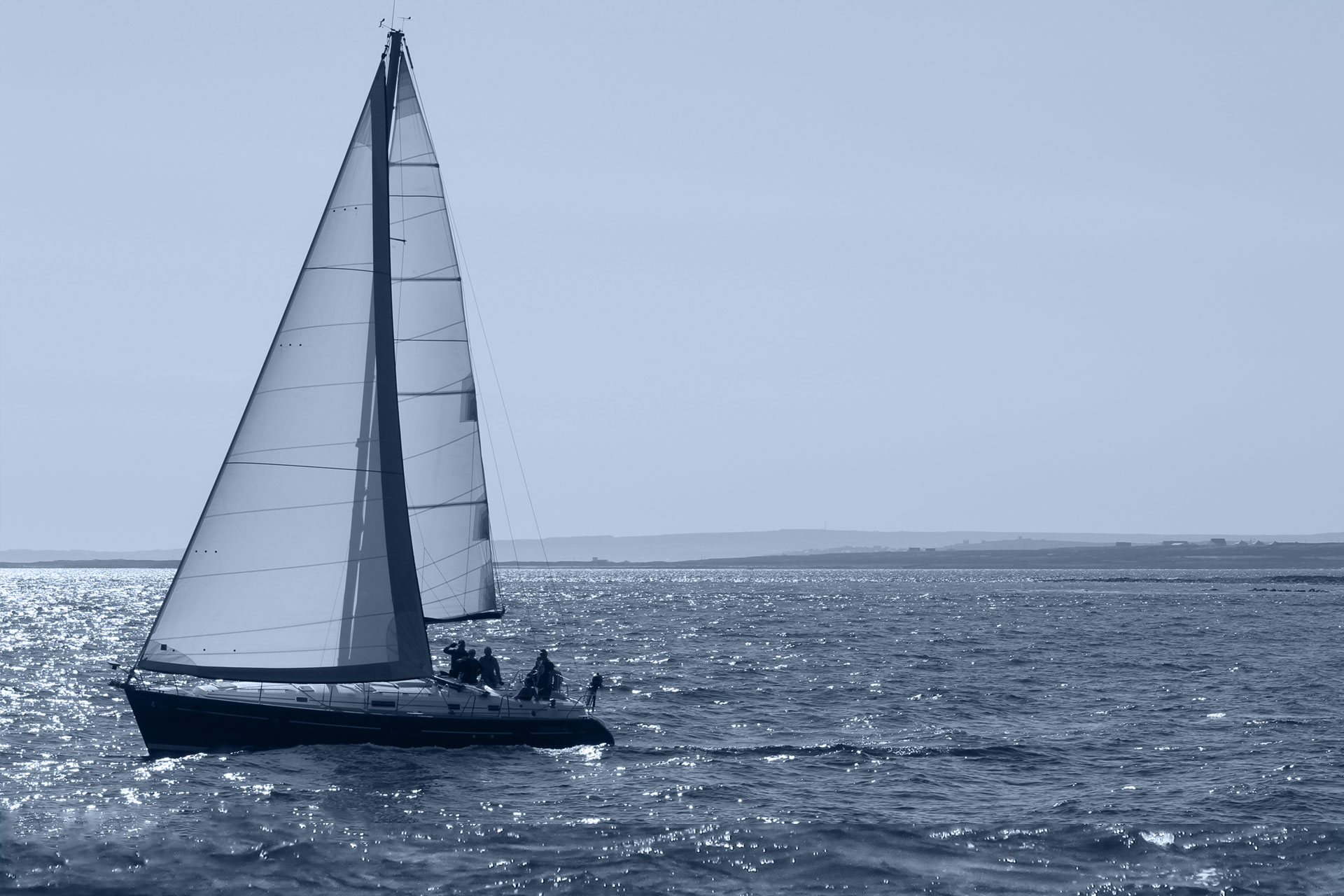 imagen de velero en el mar